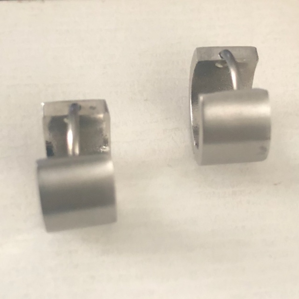 *Moving Sale*Stainless steel earrings - Picture 2 of 4